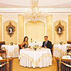 Gourmet Restaurant Fotografie Restaurantgäste beim Essen Sternerestaurant im Schlosshotel nahe Baden Baden
